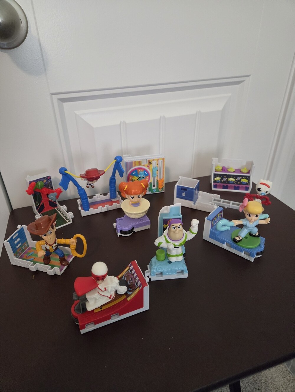 Toy Story 4 Mcdonald's Happy Meal Complete RV Playset Characters in Multicolor